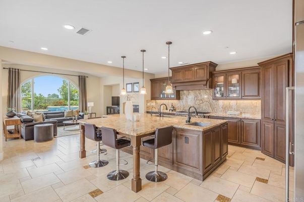 Dining room, Interior, Kitchen, Living room, Pendant Lights, Recessed Lighting, Stainless Steel Appliances