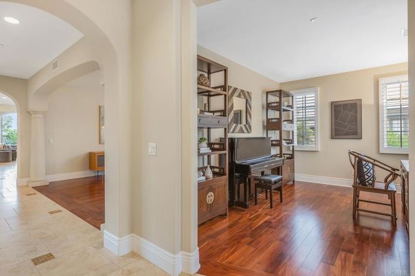 Interior, Piano, Recessed Lighting, Wood Texture Flooring