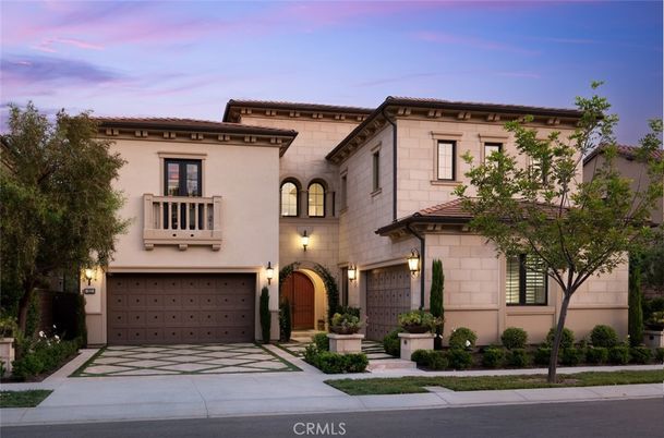 Attached, Exterior, Facade, Mediterranean