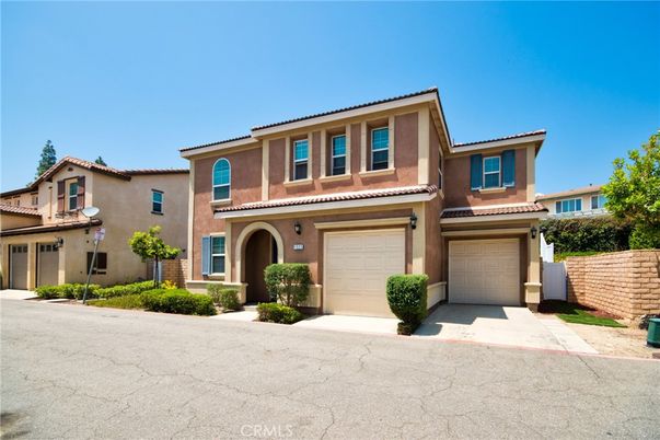 Attached, Exterior, Facade, Mediterranean