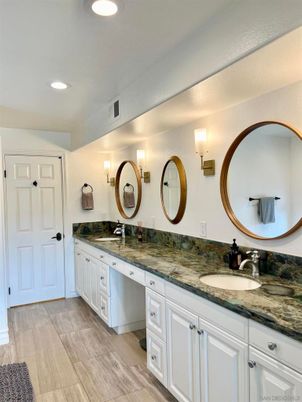 Bathroom, Dual Sink Vanities, Interior, Recessed Lighting