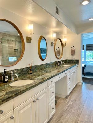 Bathroom, Dual Sink Vanities, Interior, Recessed Lighting