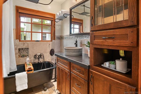 Bathroom, Free Standing Baths, Interior
