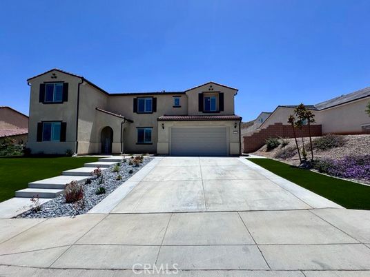 Attached, Exterior, Facade, Mediterranean