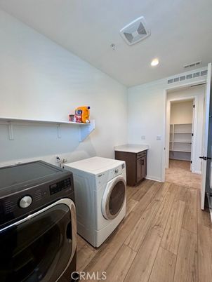 Interior, Recessed Lighting, Washer, Wood Texture Flooring