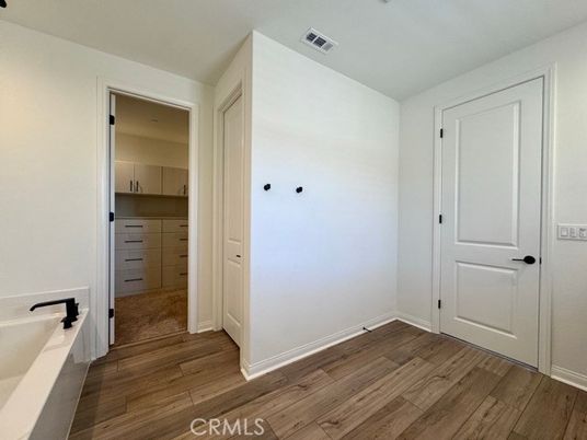 Empty room, Interior, Walk-in Closets, Wood Texture Flooring