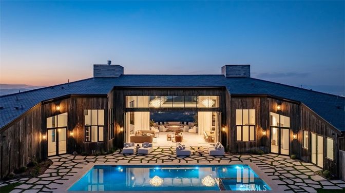 Exterior, Pool, Water