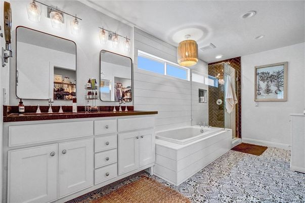 Bathroom, Dual Sink Vanities, Interior, Recessed Lighting