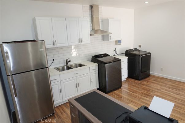 Interior, Kitchen, Washer, Wood Texture Flooring