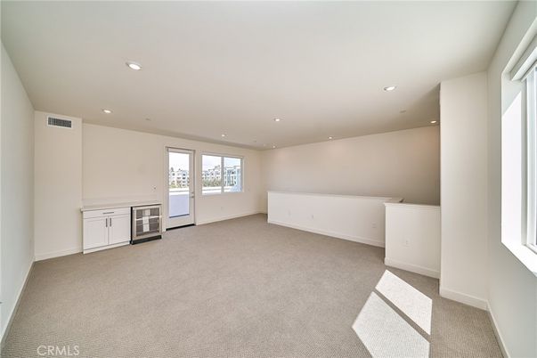 Empty room, Interior, Recessed Lighting
