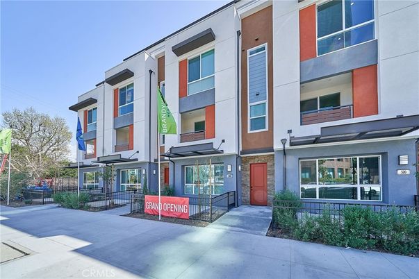Exterior, Facade, Rowhouse