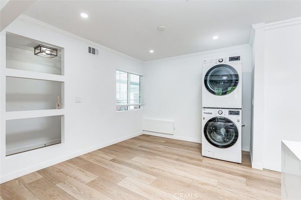 Interior, Recessed Lighting, Utility Closets, Washer, Wood Texture Flooring