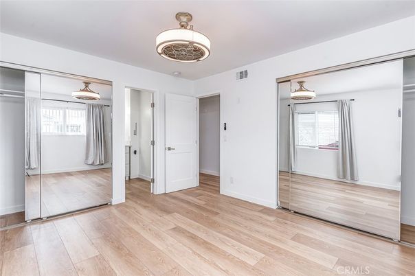 Chandelier, Empty room, Interior, Wood Texture Flooring