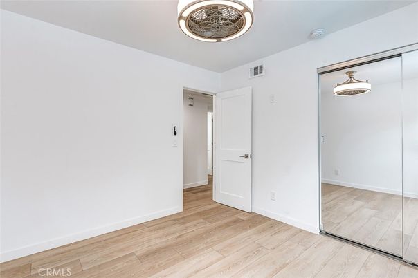 Empty room, Interior, Pendant Lights, Wood Texture Flooring