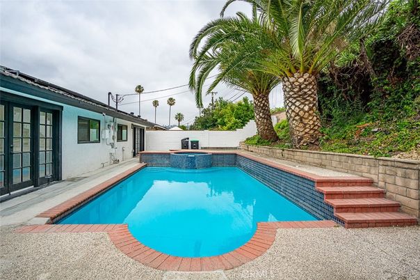 Exterior, Pool