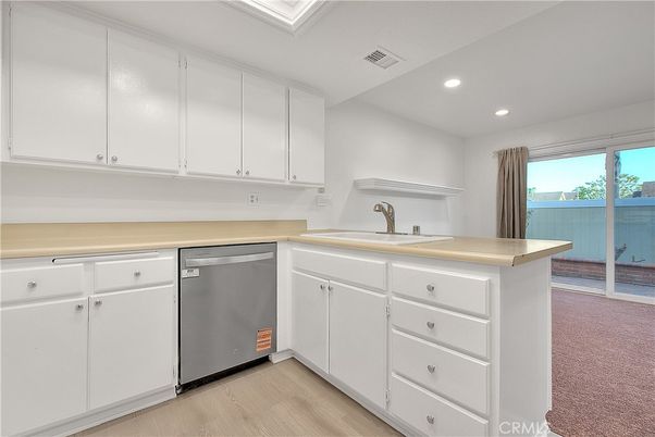 Interior, Kitchen, Recessed Lighting, Water, Wood Texture Flooring