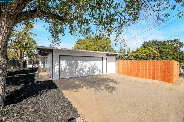 Detached Garage, Exterior
