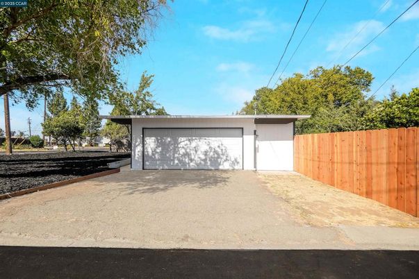 Detached Garage, Exterior