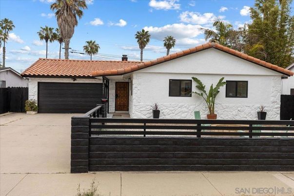 Attached, Exterior, Facade, Spanish Mediterranean