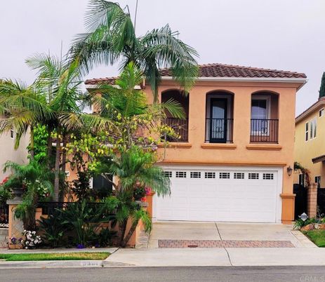 Attached, Exterior, Facade, Mediterranean
