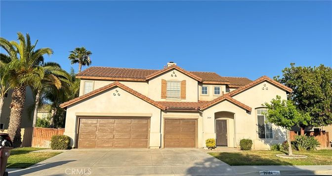 Attached, Exterior, Facade, Mediterranean