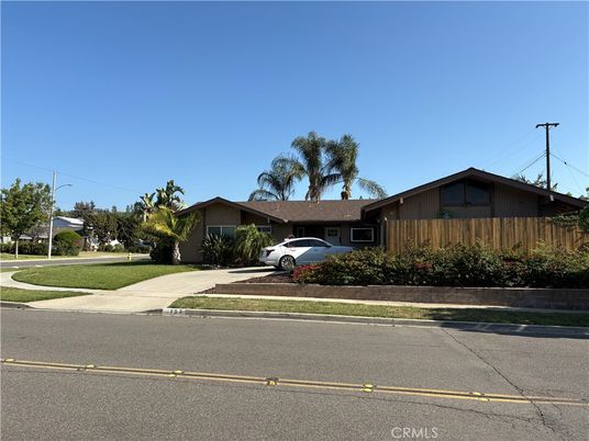 Attached, Exterior, Facade, Ranch