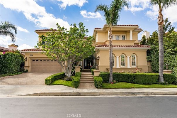Attached, Exterior, Facade, Mediterranean