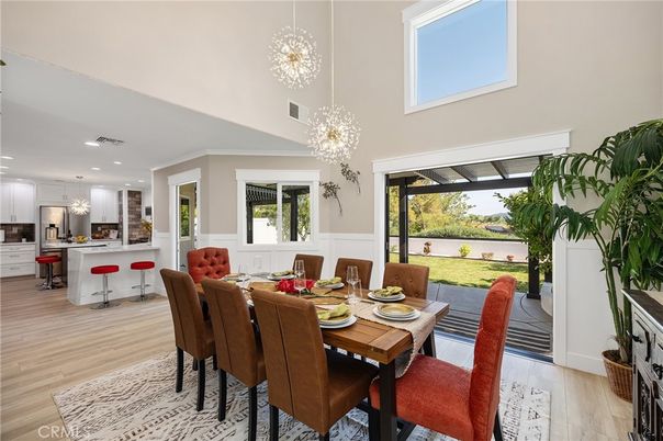 Chandelier, Dining room, Interior, Kitchen, Pendant Lights, Recessed Lighting, Wood Texture Flooring
