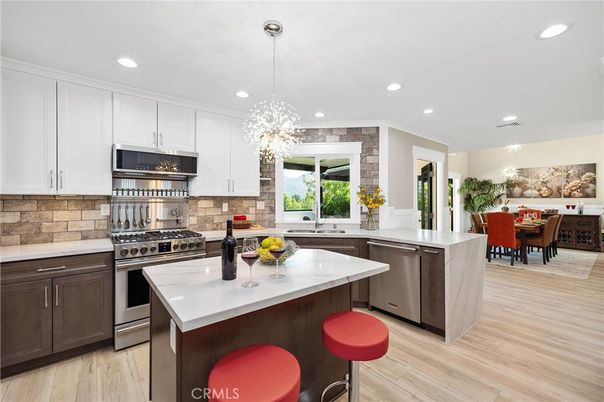 Chandelier, Dining room, Interior, Kitchen, Pendant Lights, Recessed Lighting, Stainless Steel Appliances, Wood Texture Flooring