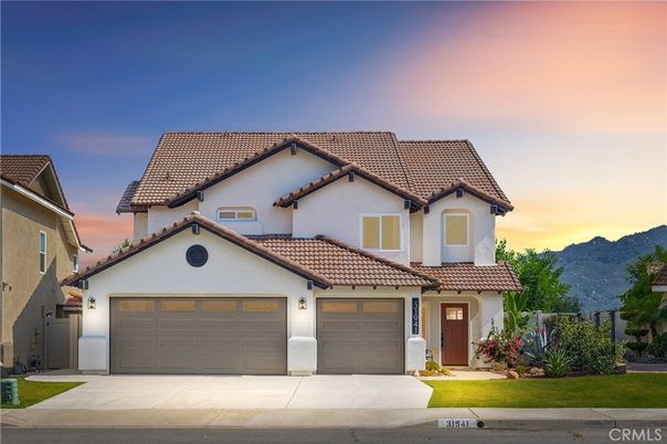 Attached, Exterior, Facade, Mediterranean