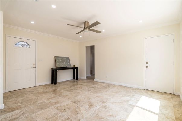 Empty room, Interior, Recessed Lighting