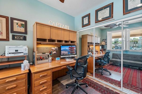 Home Office, Interior
