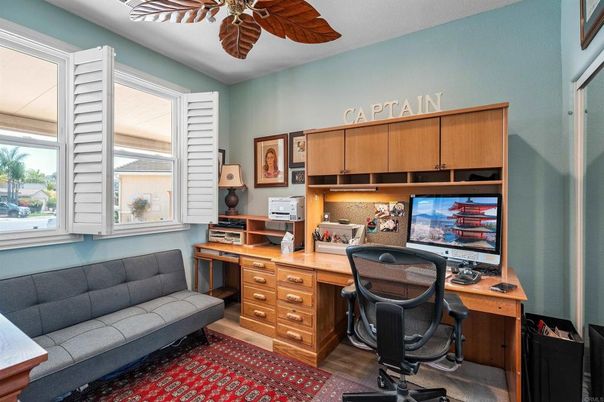 Home Office, Interior