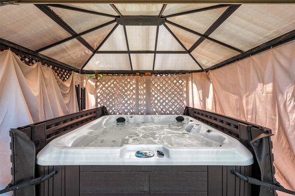 Exterior, Hot Tub