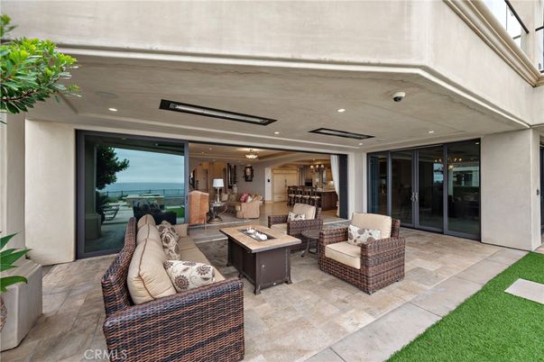 Exterior, Living room, Recessed Lighting, Water