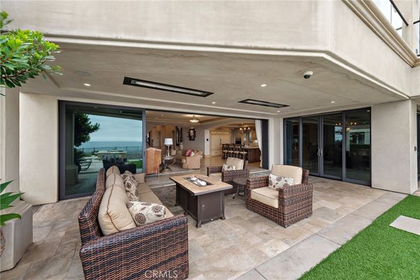 Exterior, Living room, Recessed Lighting, Water