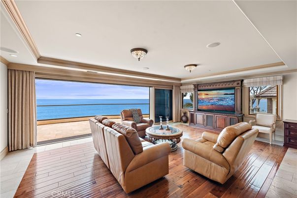 Interior, Living room, Recessed Lighting, Water, Wood Texture Flooring