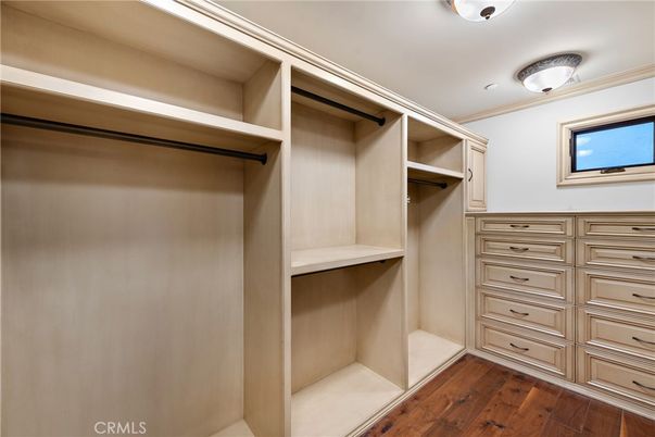 Interior, Walk-in Closets, Wood Texture Flooring
