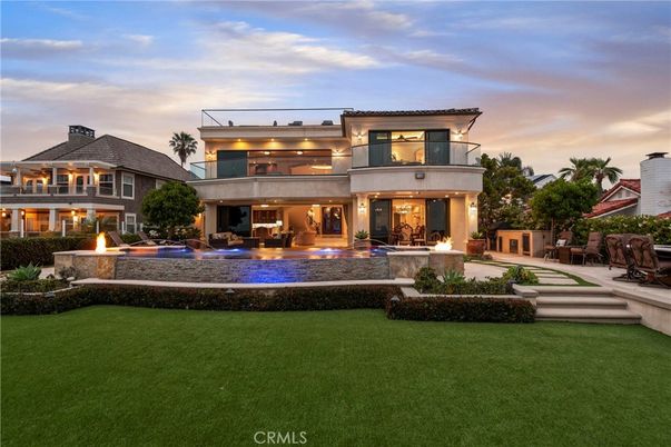 Backyard, Exterior, Facade, Modern