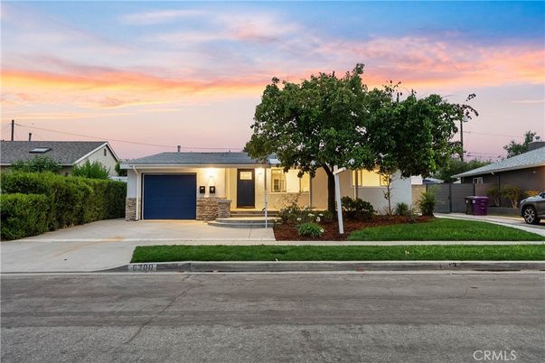 Attached, Exterior, Facade, Ranch