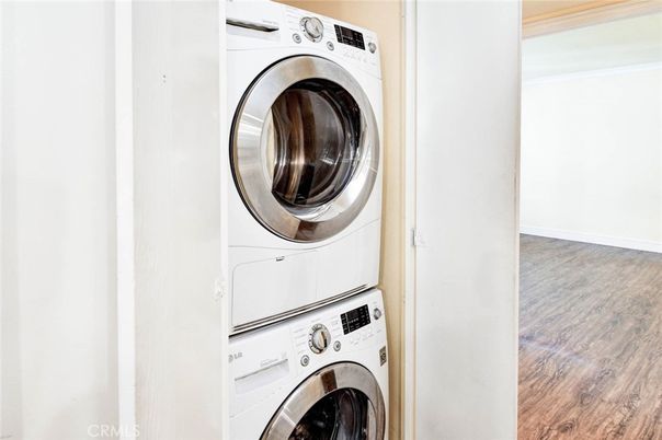 Interior, Utility Closets, Washer, Wood Texture Flooring