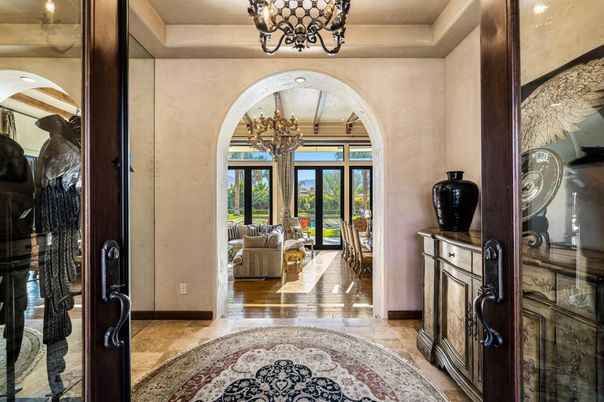 Chandelier, Interior, Living room