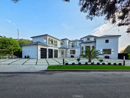 Attached, Exterior, Facade, Modern