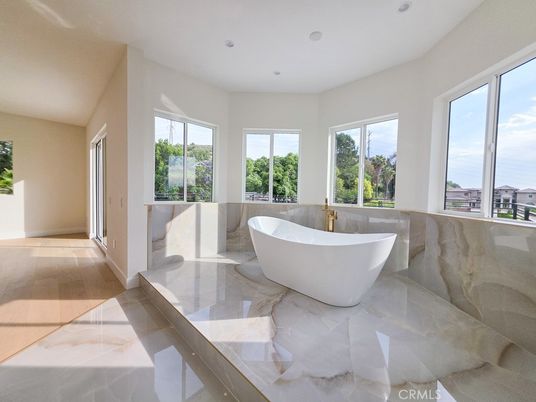 Bathroom, Free Standing Baths, Interior, Recessed Lighting