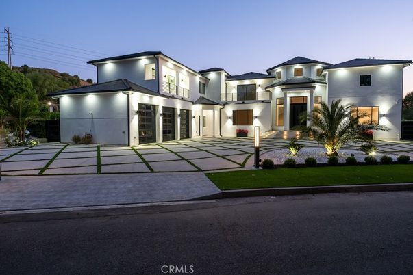 Attached, Exterior, Facade, Modern