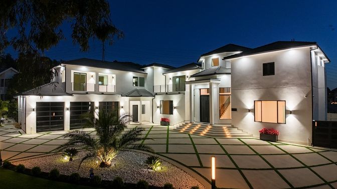 Attached, Exterior, Facade, Modern