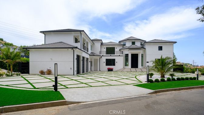 Exterior, Facade, Mediterranean