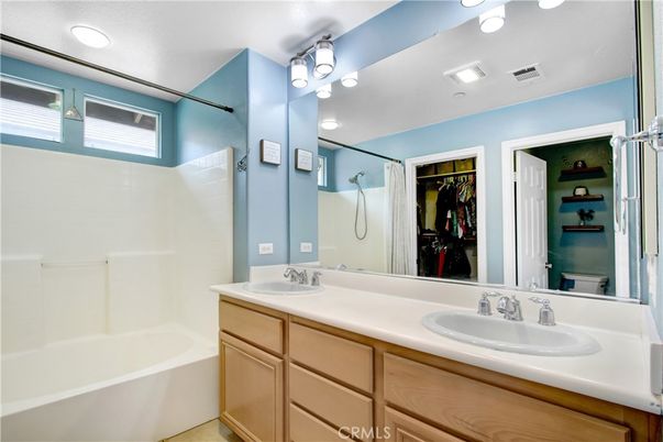 Bathroom, Dual Sink Vanities, Interior, Recessed Lighting