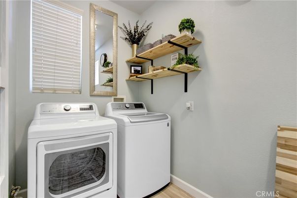 Interior, Washer, Wood Texture Flooring