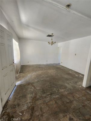 Empty room, Interior